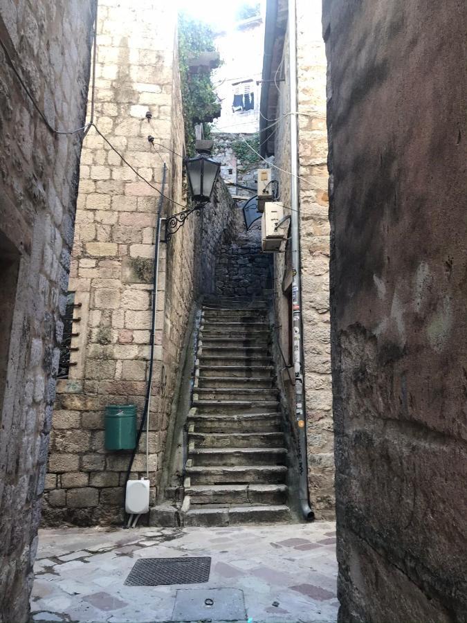 Romantic Rooftop View Hideaway- Old Town Nr 404 Apartment Kotor Bagian luar foto